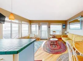 Oceanfront Nye Beach condo with gorgeous corner view & beach access