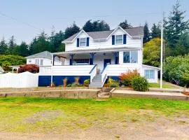 Spacious home with river views hot tub covered porch deck grill & W&D