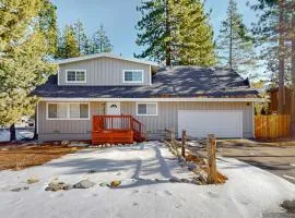 Spacious rustic home with modern appliances arcade games & dog friendly