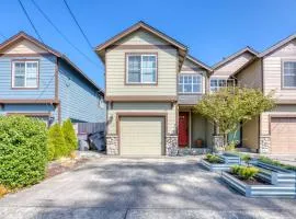 Modern Seaside townhome with easy beach access firepit fireplace washer&dryer