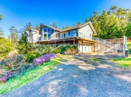 Dog-friendly house with ocean & mountain views - easy beach & park access game room