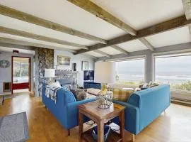 Oceanfront Home with Stunning Views & Private Beach Access - Dogs OK