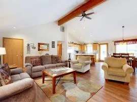 Private Hot Tub Large Backyard SHARC Passes EV Charger