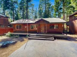 Westshore Oasis - private hot tub & fenced yard - walk to beach