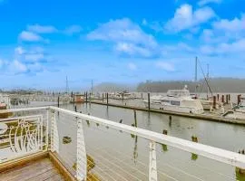 Spacious condo close to the river with WiFi streaming washer&dryer