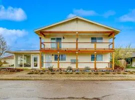 Spacious condo close to the river with WiFi streaming washer&dryer