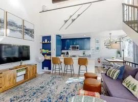 Beautiful condo with modern appliances two decks and shared pool