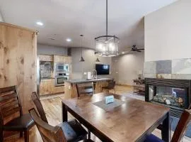 Central Truckee Home - Walk to Downtown & Trails
