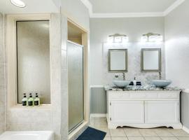 Beachfront Private Walkover, hotel a Surfside Beach