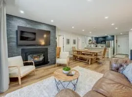 Charming condo with a wet bar fireplace washer&dryer deck - central location