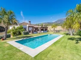 Cubo's El Valentin Rural House & Saltwater Pool