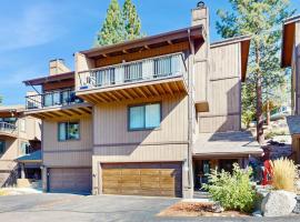 Kingsbury Grade home with fireplace & easy access to beaches & skiing sleeps 6, hotel di Stateline