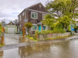 Dog-friendly home 5 blocks from the beach game room & firepit