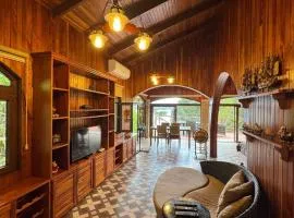 Refugio y confort frente al Lago Arenal