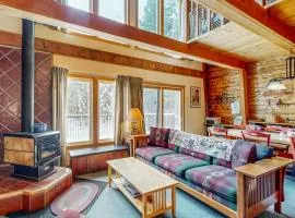 Cozy cabin in the heart of nature with wood fireplace deck & loft