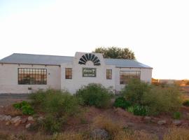 Karoo Secret Sclaters Lark and Karoo Lark units, Hotel in Aberdeen