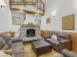 Forest-view home with deck grill 2 living areas fireplace washer&dryer