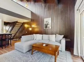 Modern Townhome with Lake views Fireplace Pool Spa