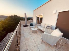 Modernes Penthouse mit Whirlpool, XXL-Terrasse mit Bergblick & Tischfußball, hotel din Waldkirchen