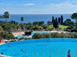 Magnifique vue mer - 2 pièces climatisé avec terrasse à Cap Estérel, hotel v destinaci Saint-Raphaël