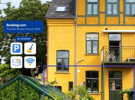 City House with Terrace, Garden and Free Parking, hotell i Odense