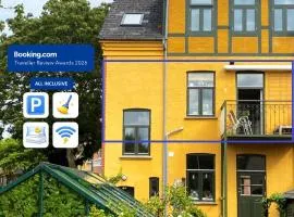 City Center Apartment with Balcony, Garden & Free Parking