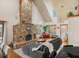 Fern and Pine 4BR Retreat by Lake w Deck