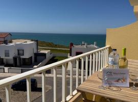 Sunset Hideaway Santa Cruz, hotel i Silveira