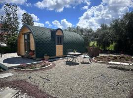 Casa Leandro glamping wooden tiny house, hotelli kohteessa Lachi
