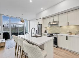 Innisfil में, होटल Lake Simcoe Stays - Friday Harbour's Official Rental Program - Aspen Suite