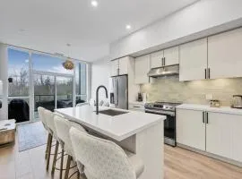 Lake Simcoe Stays - Friday Harbour's Official Rental Program - Aspen Suite
