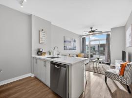 Lake Simcoe Stays - Friday Harbour's Official Rental Program - Scyamore Suite, hotel din Innisfil