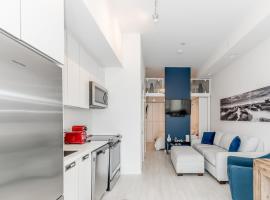 Lake Simcoe Stays - Friday Harbour's Official Rental Program - Beech Suite, hotel din Innisfil
