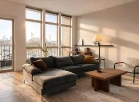 Walker's Point Chic Apartment with Gym and Private Balcony