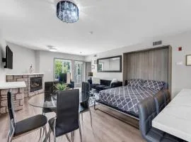 Horseshoe Valley ski resort Jacuzzi and King Bed