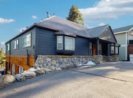 Stunning Home with Private Dock Pier and Beaches Lake Views