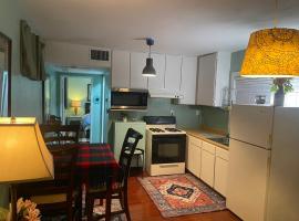 Pasadena single house โรงแรมในพาซาเดนา