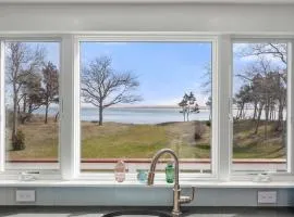 Waterfront Oasis with Game Room Newly Renovated