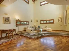 Majestic Private Villa - Private Parking