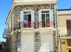 Traditional Stone House - 8min Drive to Sandy Beach