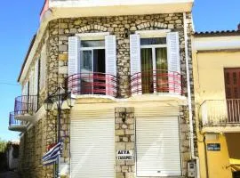 Traditional Stone House - 8min Drive to Sandy Beach