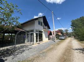 Lotus Pearl Lake Retreat Apartments, hotel sa Molve