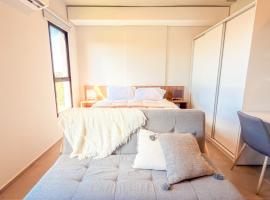 Civis Jardinia Sky Studio 4B Pool & Sauna, hotel di Luque