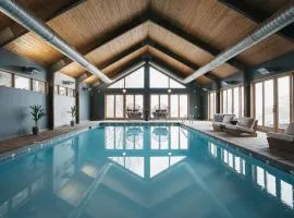 Luxury Lakeview Estate w Indoor Pool & Golf Sim