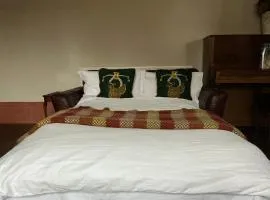 Rooms in City House nr Light Stadium