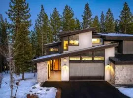 Luxurious Truckee Rental Hot Tub and Valley Views
