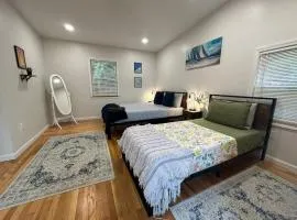 -No16- Extra Spacious Room in a House - 10 min to Green Line T Station & Boston College - Centrally Located at Brighton Boston