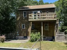 A Cozy Family-Friendly Wooden House In Tree Paradise Close to Ocean & Bay Beach