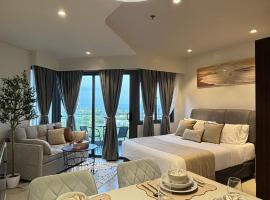 High-Floor Studio, Sea View, Balcony, Tambuli, hotel di Maribago