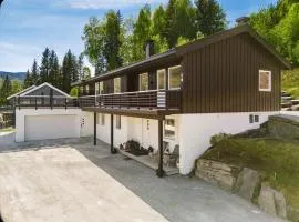 Sentrumsnær, stor leilighet i Ål